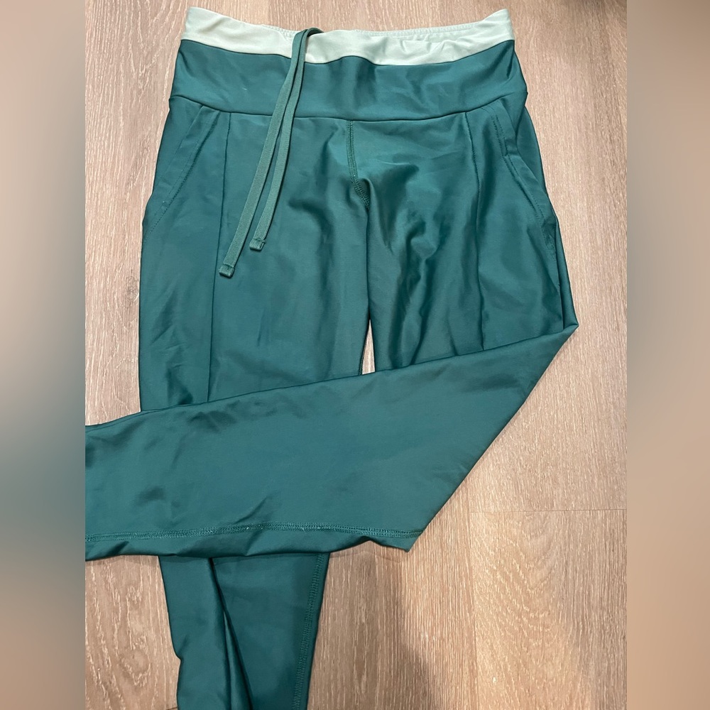 Teal 3/4 length compression workout leggings